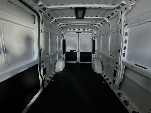 Used 2025 RAM ProMaster 2500 w/ Convenience Group image 29