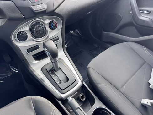 Used 2015 Ford Fiesta SE image 27