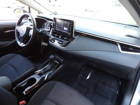 Used 2020 Toyota Corolla LE image 14