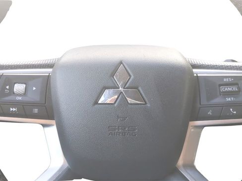 Used 2023 Mitsubishi Outlander SE image 19