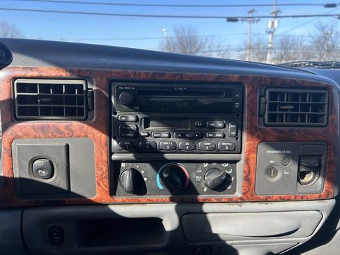 Used 2002 Ford F350 Lariat image 19