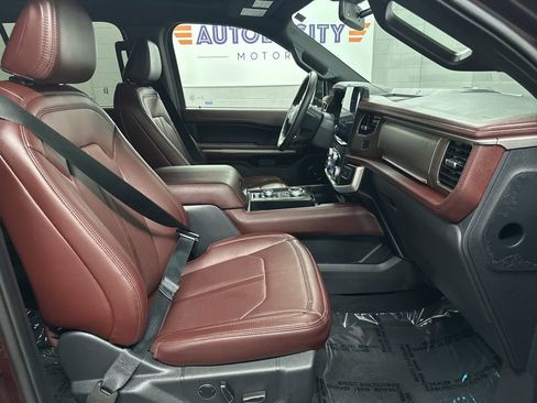 Used 2024 Ford Expedition Limited AWD/4WD image 19