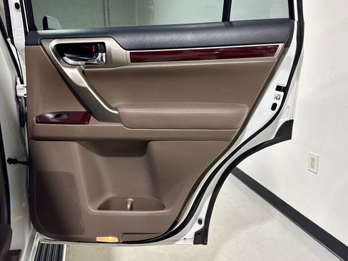 Used 2014 Lexus GX 460 image 32