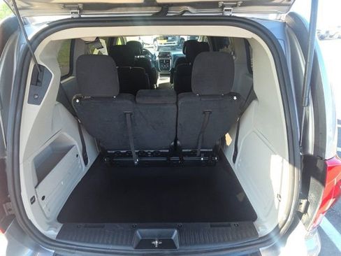 Used 2016 Dodge Grand Caravan SXT image 11
