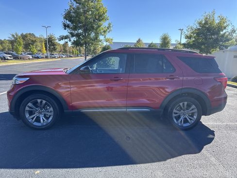 Used 2023 Ford Explorer XLT w/ Equipment Group 202A image 6