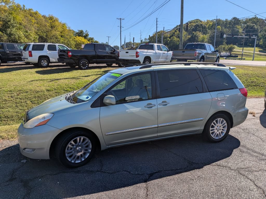 Used 2007 Toyota Sienna XLE Limited w/ XLE Limited PKG 3 FWD image 2