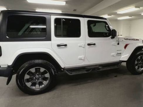 Used 2018 Jeep Wrangler Unlimited Sahara image 9