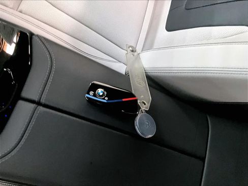Used 2025 BMW M5 w/ Carbon Package AWD/4WD image 14