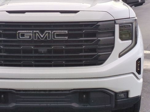Used 2022 GMC Sierra 1500 Elevation w/ Elevation Premium Package AWD/4WD image 5