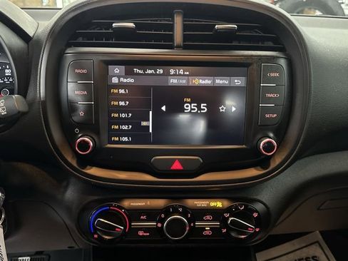 Used 2022 Kia Soul LX w/ Technology Package image 13