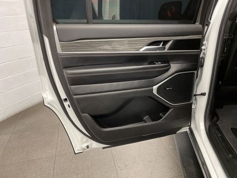 Used 2022 Jeep Wagoneer Series III image 24