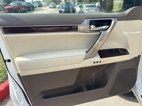 Used 2016 Lexus GX 460 w/ Premium Package AWD/4WD image 12