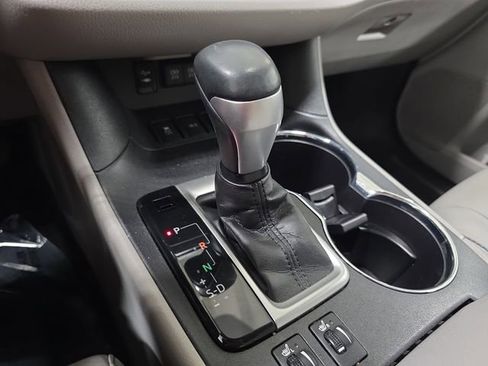 Used 2018 Toyota Highlander XLE AWD/4WD image 24