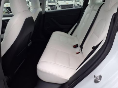 Used 2021 Tesla Model 3 Standard Range Plus image 9