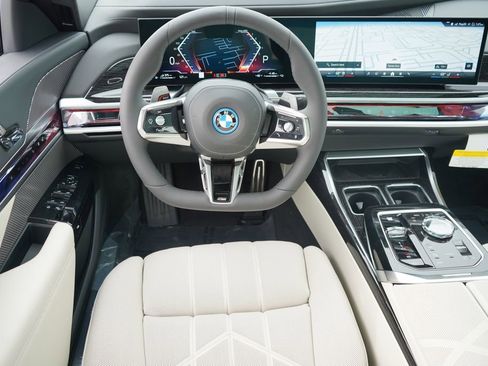 New 2026 BMW 750e xDrive 750e xDrive w/ Premium Package image 17