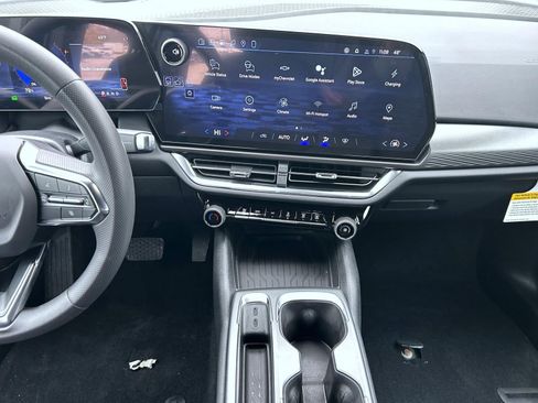 New 2026 Chevrolet Equinox EV LT image 12