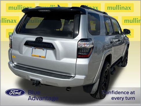 Used 2021 Toyota 4Runner Venture w/ Moonroof Package AWD/4WD image 4