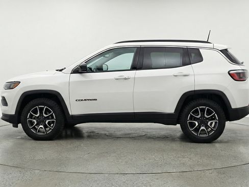 Used 2025 Jeep Compass Trailhawk image 5