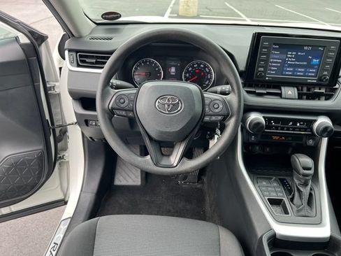 Used 2021 Toyota RAV4 LE AWD/4WD image 13