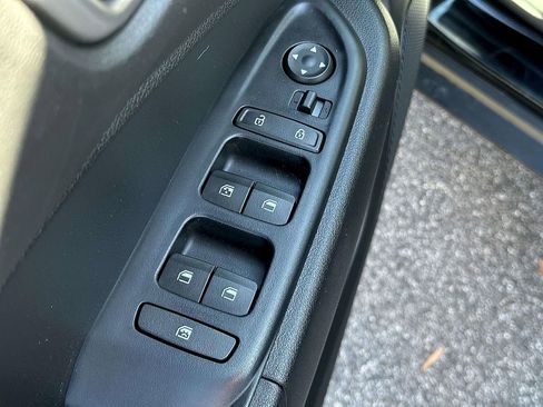 Used 2023 Hyundai Venue SEL w/ Cargo Package image 20