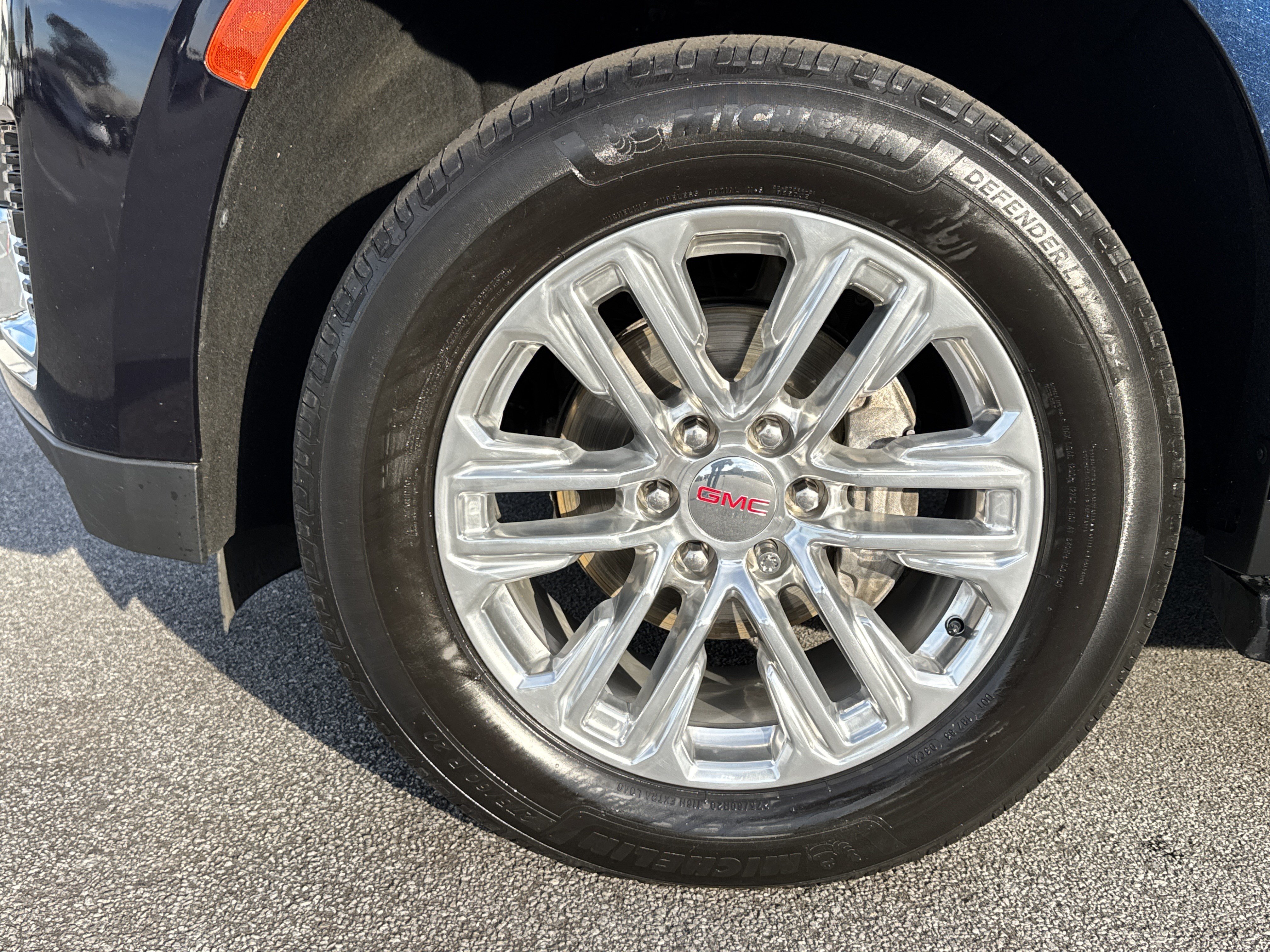 Used 2022 GMC Yukon SLT w/ SLT Premium Package AWD/4WD image 13