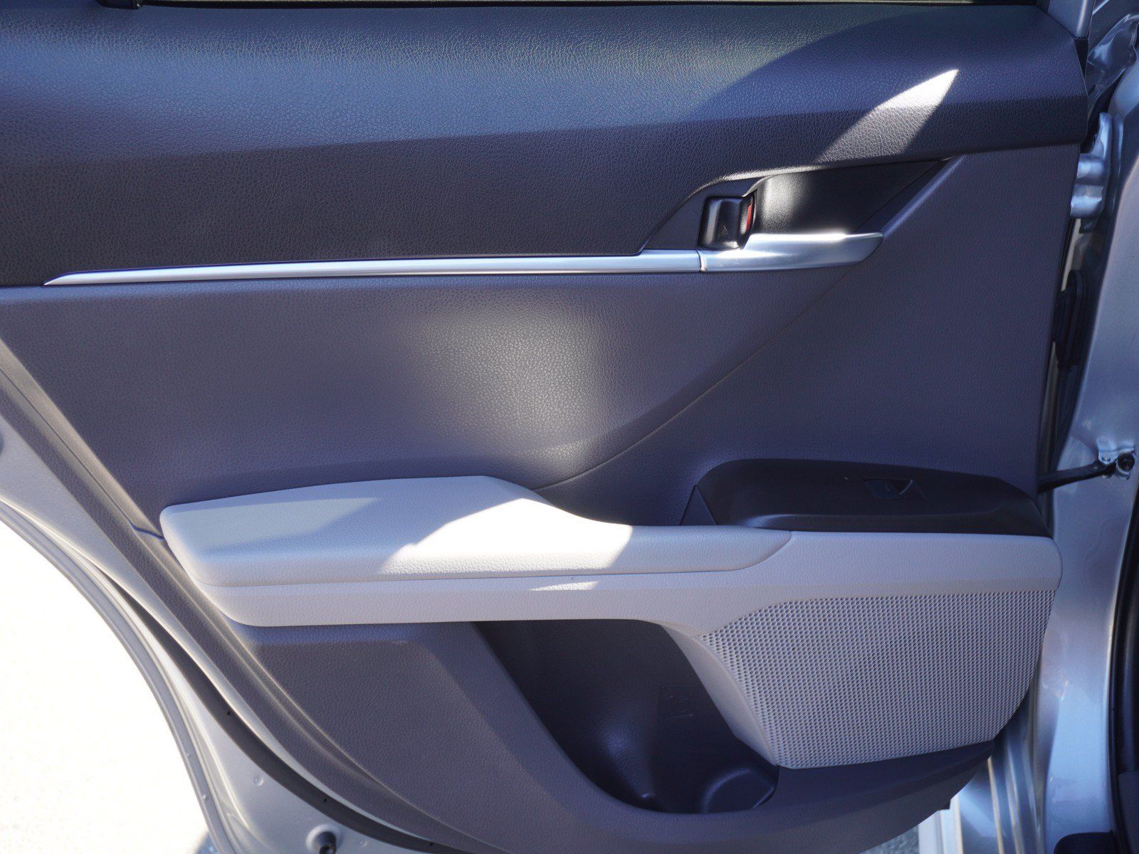 Used 2023 Toyota Camry SE FWD image 11