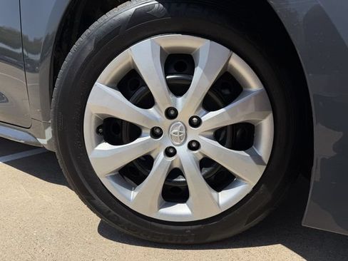 Used 2025 Toyota Corolla LE FWD image 9