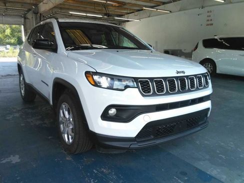 Used 2024 Jeep Compass Latitude AWD/4WD image 4