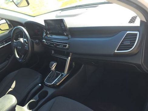 Used 2023 Kia Seltos S image 28