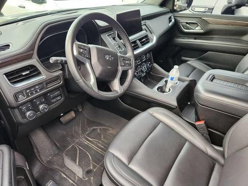 Certified 2024 Chevrolet Suburban Z71 w/ Luxury Package AWD/4WD image 8