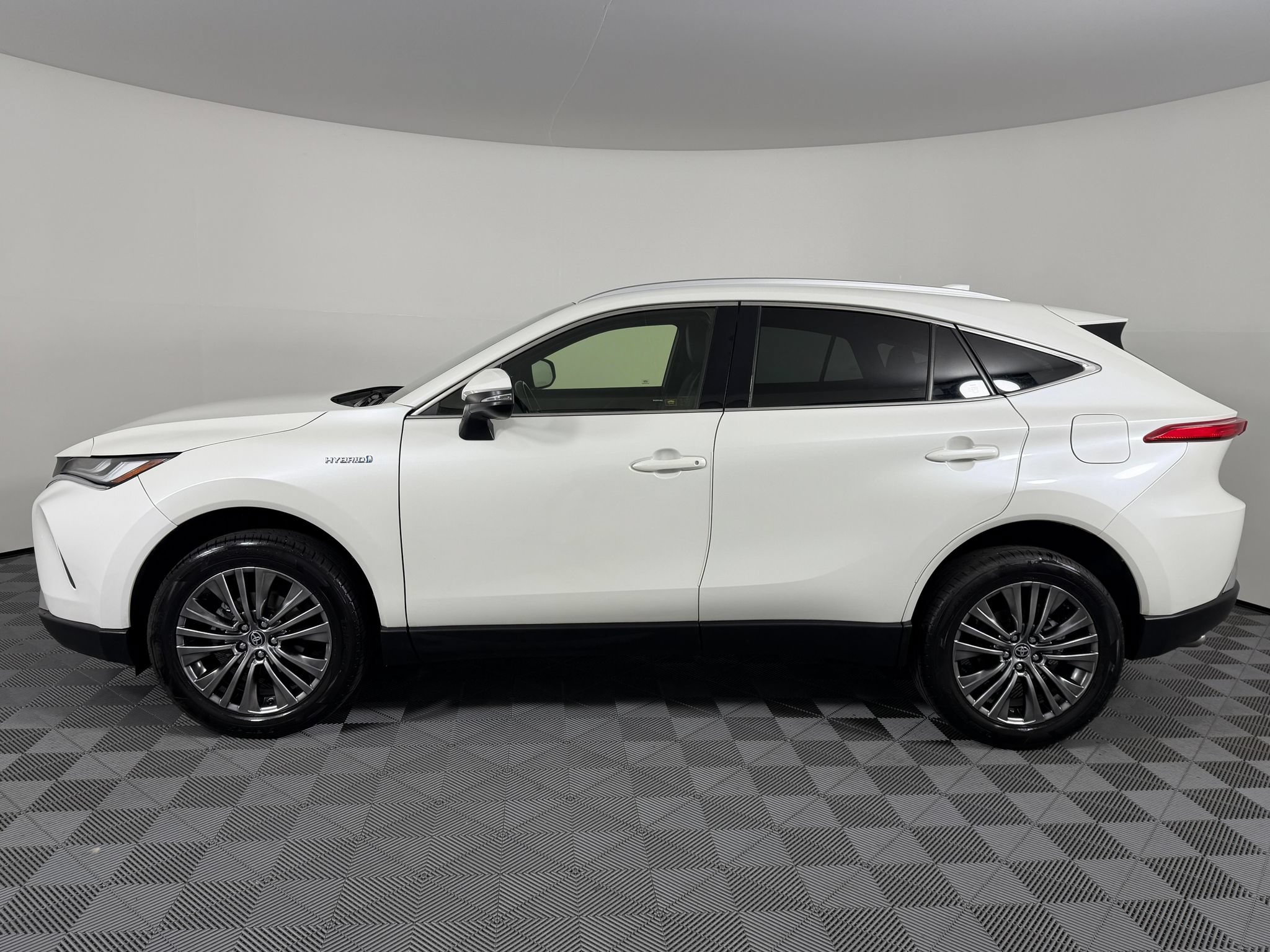 Used 2021 Toyota Venza XLE AWD/4WD image 6