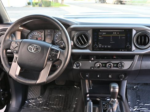 Used 2016 Toyota Tacoma TRD Sport image 16
