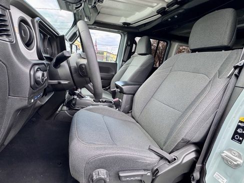 Used 2024 Jeep Wrangler Unlimited image 13