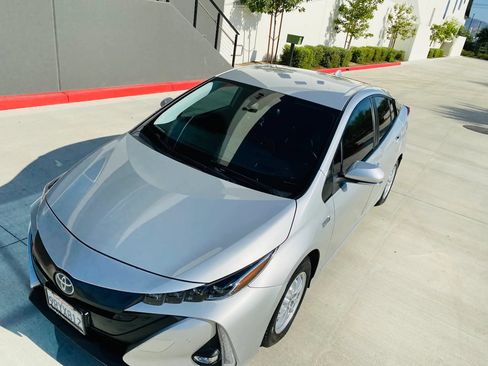 Used 2022 Toyota Prius Prime Limited FWD image 4