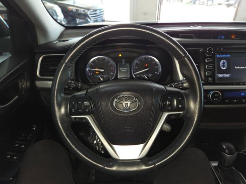 Used 2016 Toyota Highlander Limited w/ Driver Technology Package AWD/4WD image 38