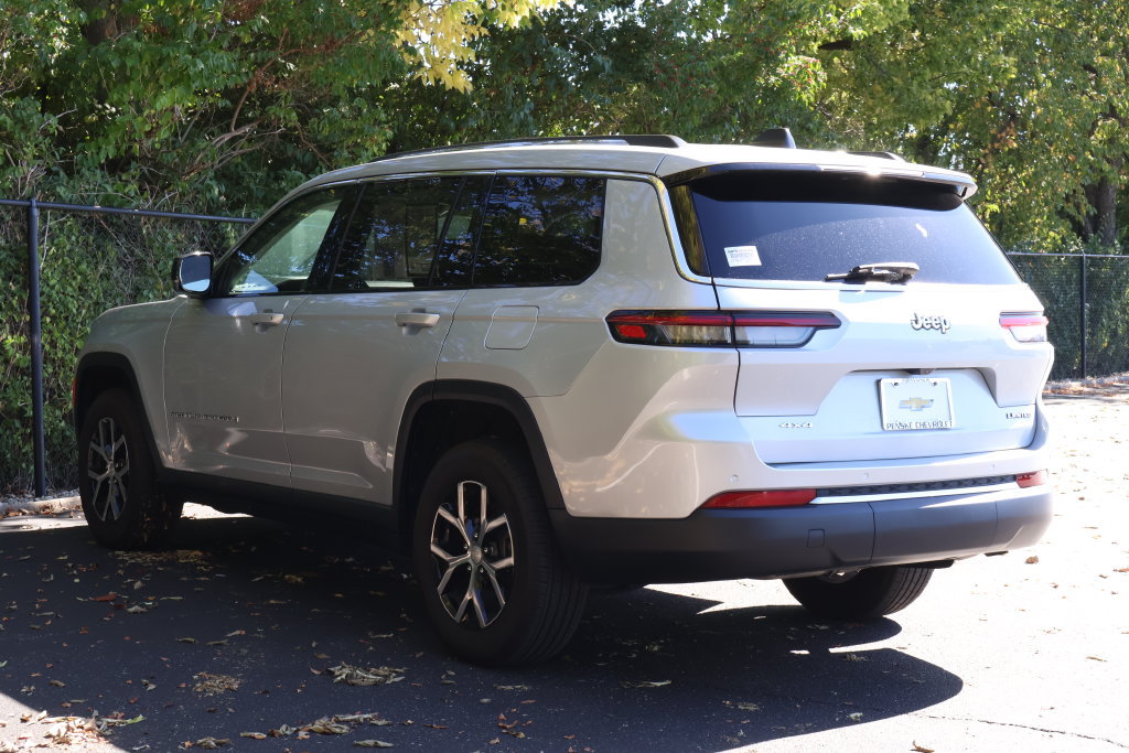 Used 2023 Jeep Grand Cherokee L Limited AWD/4WD image 5