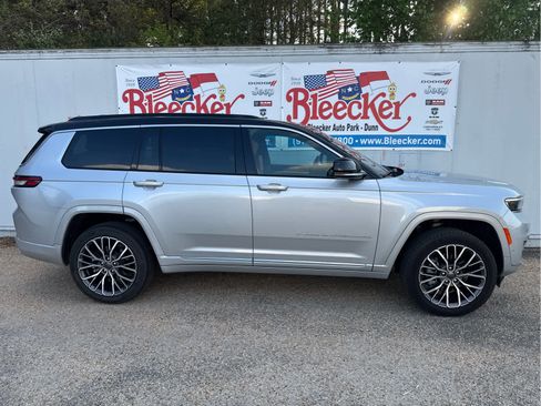 Used 2025 Jeep Grand Cherokee L Summit AWD/4WD image 2
