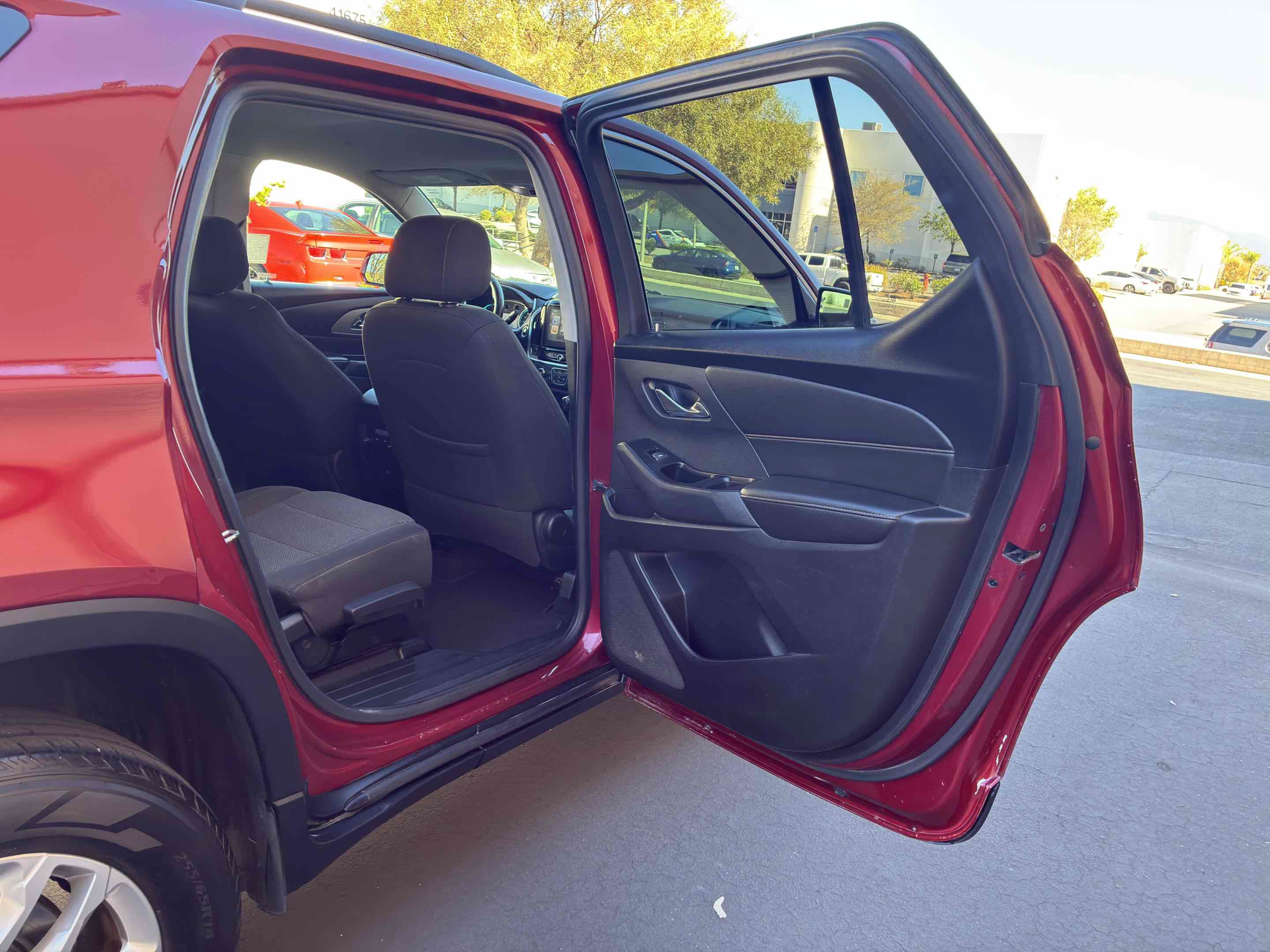 Used 2019 Chevrolet Traverse LT FWD image 43