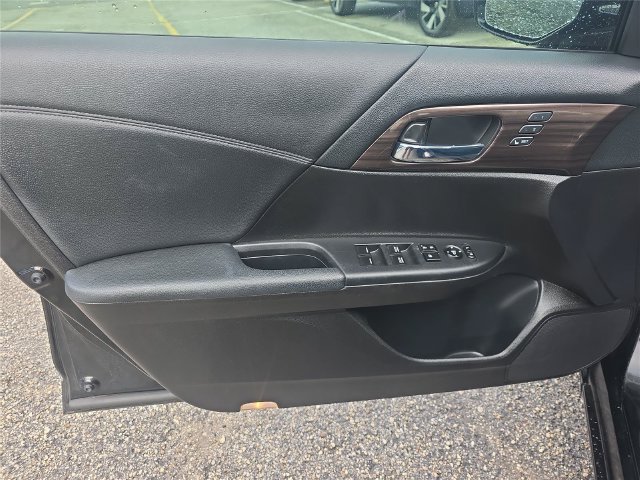 Used 2017 Honda Accord EX-L image 11
