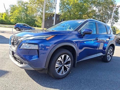 Used 2023 Nissan Rogue SV w/ SV Premium B Package image 3