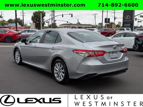 Used 2018 Toyota Camry LE FWD image 11