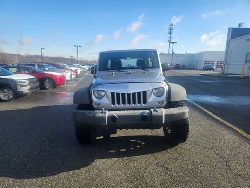 Used 2015 Jeep Wrangler Unlimited Sport image 2