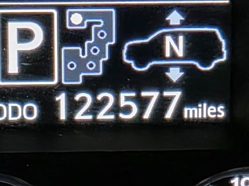 Used 2013 Lexus LX 570 4WD w/ Luxury Pkg w/Pre-crash image 55