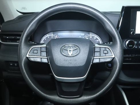 Used 2023 Toyota Highlander L FWD image 21