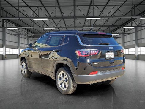 New 2025 Jeep Compass Latitude image 3