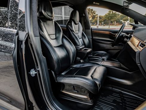 Used 2017 Tesla Model X 75D image 38