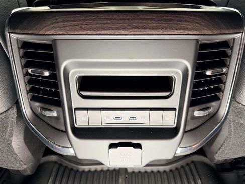 New 2026 RAM 2500 Laramie AWD/4WD image 9