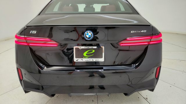 Used 2027 BMW i5 eDrive40 w/ M Sport Package RWD image 29