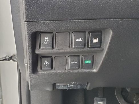 Used 2018 Nissan Rogue SV w/ Premium Package image 17