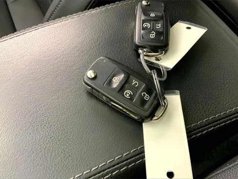 Used 2022 Volkswagen Passat 2.0T R-Line image 13